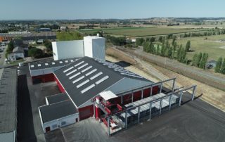 Usine Aliénor Ciments montrant les bâtiments et les infrastructures de production